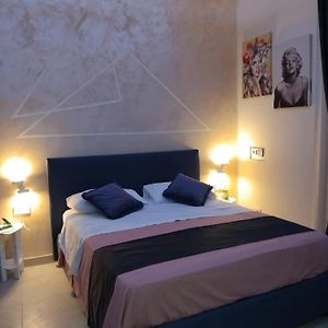 Camera con letto king size